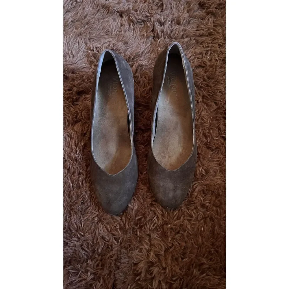 VIONIC BROWN SUEDE WEDGE HEELS SIZE 10